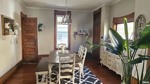 Dining - 251 E Chestnut St, Canton, IL 61520 photo 3 of 4