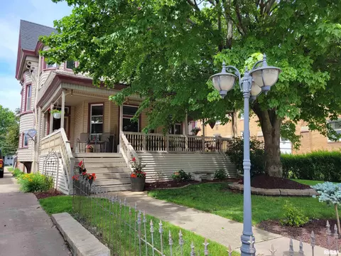 251 E Chestnut St, Canton, IL 61520