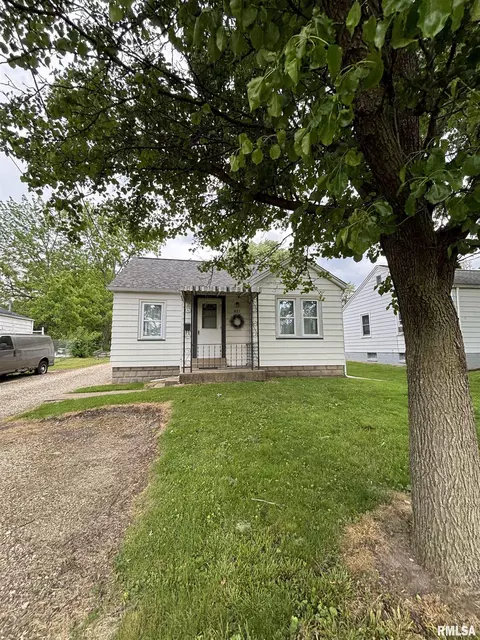821 E Cox Ave, Peoria Heights, IL 61616