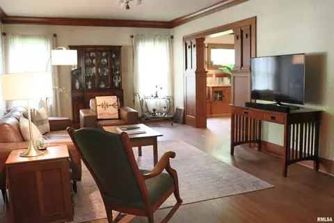 Living - 415 Maple St, Chenoa, IL 61726 photo 2 of 4