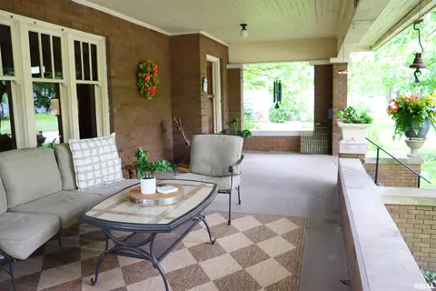 Exterior - 415 Maple St, Chenoa, IL 61726 photo 5 of 9