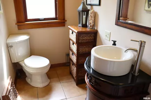 Bath - 415 Maple St, Chenoa, IL 61726 photo 1 of 6