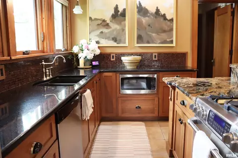 Kitchen - 415 Maple St, Chenoa, IL 61726 photo 3 of 7