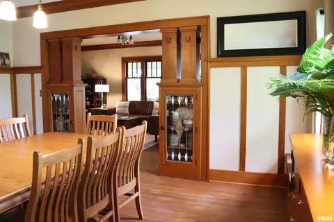 Dining - 415 Maple St, Chenoa, IL 61726 photo 4 of 5