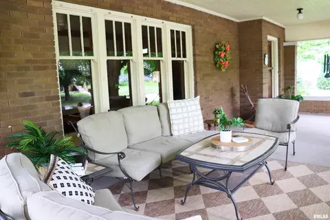 Exterior - 415 Maple St, Chenoa, IL 61726 photo 4 of 9