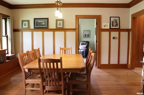 Dining - 415 Maple St, Chenoa, IL 61726 photo 3 of 5
