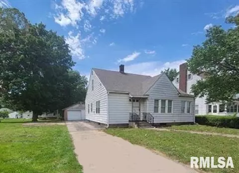 1911 S 2nd St, Pekin, IL 61554