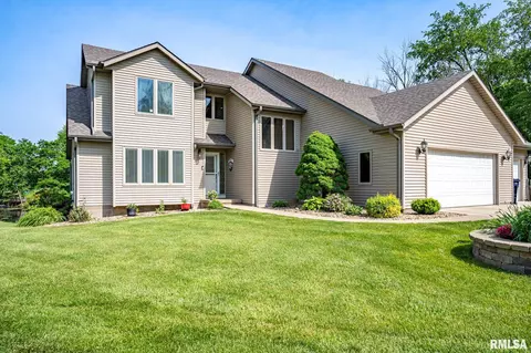 5104 S Cameron Ln, Mapleton, IL 61547