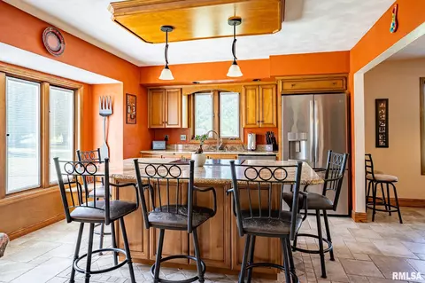 Kitchen - 5104 S Cameron Ln, Mapleton, IL 61547 photo 2 of 6