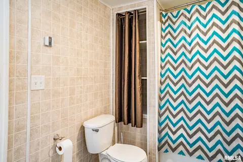 Bath - 5104 S Cameron Ln, Mapleton, IL 61547 photo 6 of 6