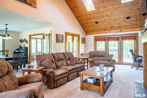 Living - 5104 S Cameron Ln, Mapleton, IL 61547 photo 2 of 3