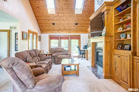 Living - 5104 S Cameron Ln, Mapleton, IL 61547 photo 1 of 3