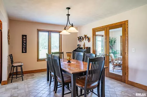 Dining - 5104 S Cameron Ln, Mapleton, IL 61547 photo 1 of 4