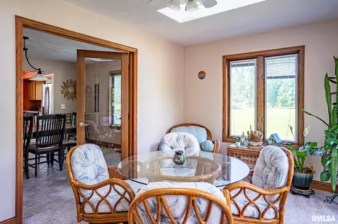 Dining - 5104 S Cameron Ln, Mapleton, IL 61547 photo 4 of 4
