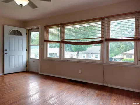 308 E Adams St, Washington, IL 61571 photo 3