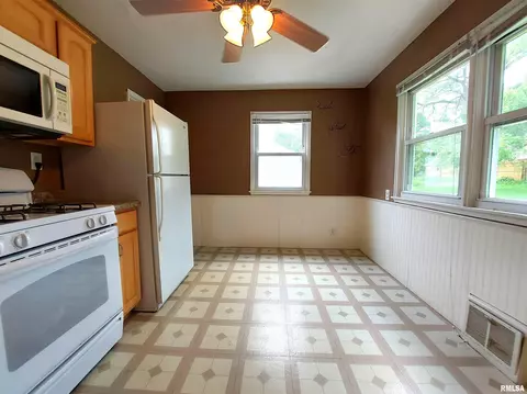 308 E Adams St, Washington, IL 61571 photo 13