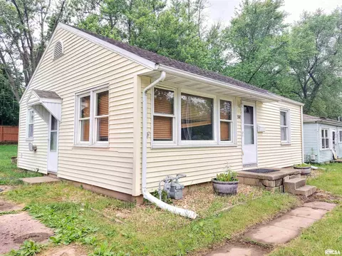 308 E Adams St, Washington, IL 61571 photo 2