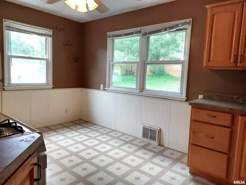 308 E Adams St, Washington, IL 61571 photo 14