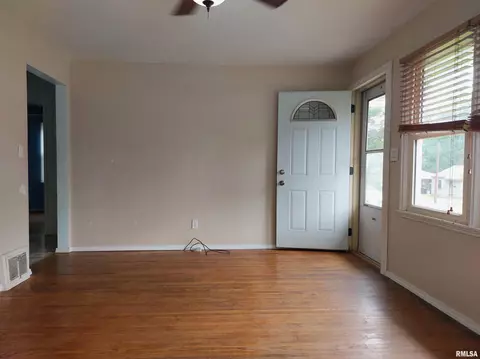 308 E Adams St, Washington, IL 61571 photo 4