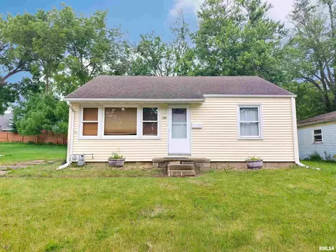308 E Adams St, Washington, IL 61571
