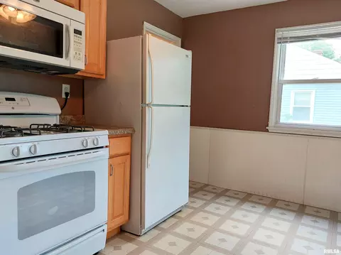 308 E Adams St, Washington, IL 61571 photo 12
