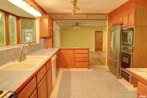 263 Jana Rd, Macomb, IL 61455 photo 8