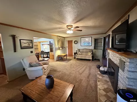 Living - 602 S Hilldale Ave, Eureka, IL 61530 photo 2 of 2