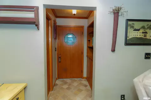 Entry Way - 602 S Hilldale Ave, Eureka, IL 61530 photo 1 of 3