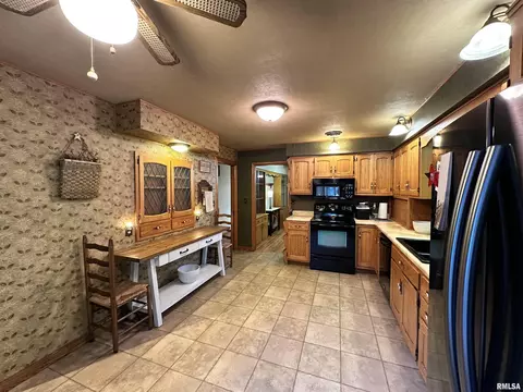 Kitchen - 602 S Hilldale Ave, Eureka, IL 61530 photo 2 of 3