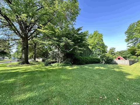 Exterior - 602 S Hilldale Ave, Eureka, IL 61530 photo 8 of 10