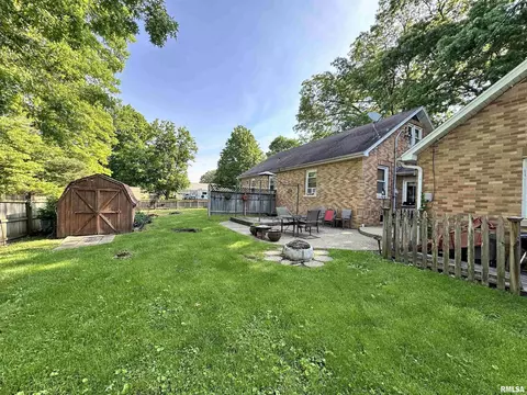 Exterior - 602 S Hilldale Ave, Eureka, IL 61530 photo 5 of 10