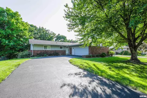 125 Highview Ter, East Peoria, IL 61611