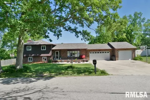 248 Whispering Oaks Dr, Germantown Hills, IL 61548