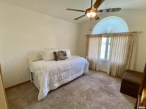 315 Scotch Pine Dr, Macomb, IL 61455 photo 25