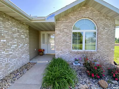 315 Scotch Pine Dr, Macomb, IL 61455 photo 4