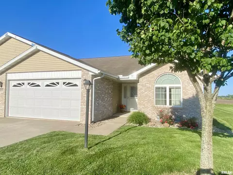 315 Scotch Pine Dr, Macomb, IL 61455 photo 2
