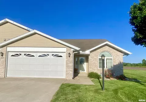 315 Scotch Pine Dr, Macomb, IL 61455