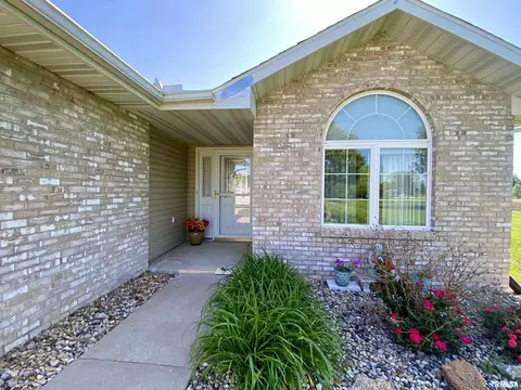 315 Scotch Pine Dr, Macomb, IL 61455 photo 3