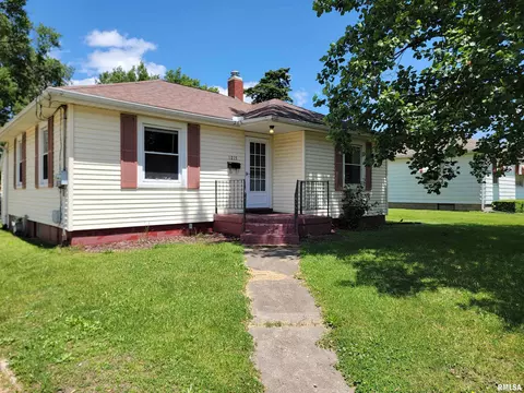 1215 Willow St, Pekin, IL 61554