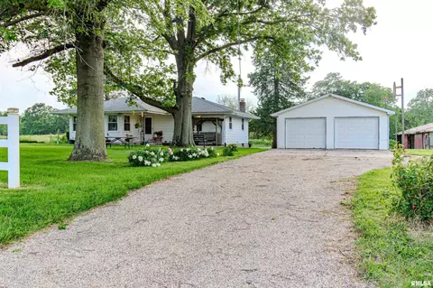6011 N Dog Town Ln, Elmwood, IL 61529
