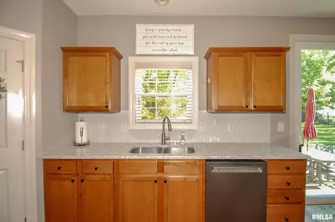 Kitchen - 2103 W Liams Way, Dunlap, IL 61525 photo 4 of 4