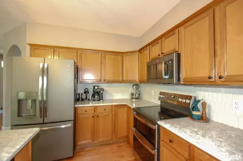 Kitchen - 2103 W Liams Way, Dunlap, IL 61525 photo 3 of 4