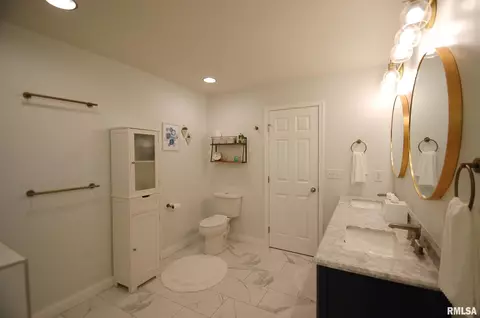 Bath - 2103 W Liams Way, Dunlap, IL 61525 photo 4 of 6