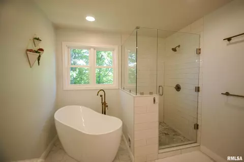 Bath - 2103 W Liams Way, Dunlap, IL 61525 photo 2 of 6
