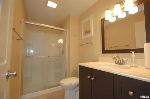Bath - 2103 W Liams Way, Dunlap, IL 61525 photo 6 of 6
