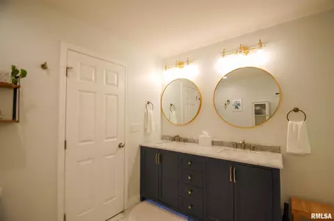 Bath - 2103 W Liams Way, Dunlap, IL 61525 photo 3 of 6