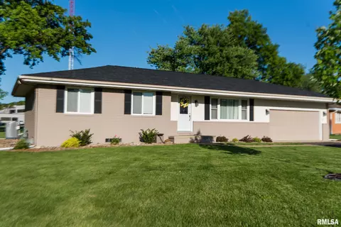 2909 Springfield Rd, East Peoria, IL 61611