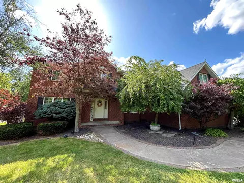 1137 Oakwood Rd, East Peoria, IL 61611