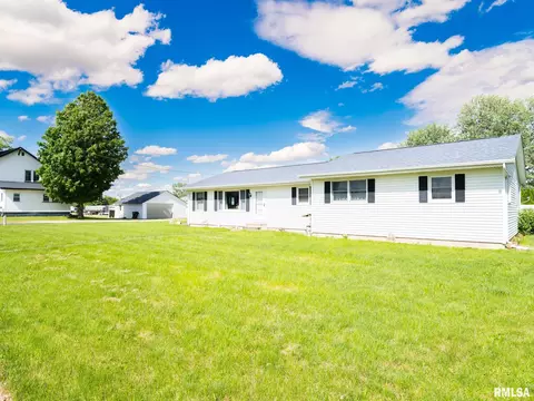 280 N Park St, Fairview, IL 61432 photo 3