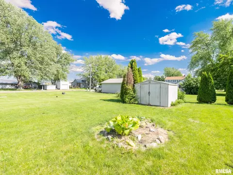 280 N Park St, Fairview, IL 61432 photo 8